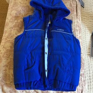 BILLABONG fuzzy vest!!